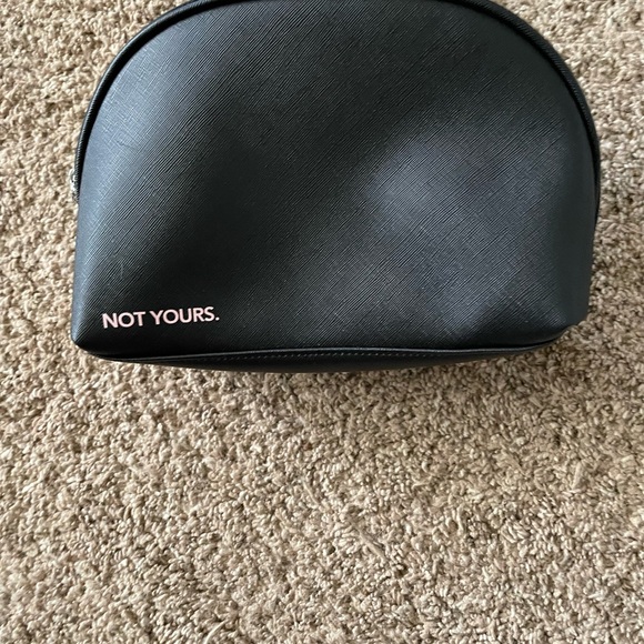 Victoria secret make up bag - Picture 3 of 3
